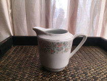 Jingdezhen Cultural Revolution Factory Cargo porcelain gown tea juice bucket milk jar cooking wine sauce vinegar seasoning Cup Tea Sea flawed