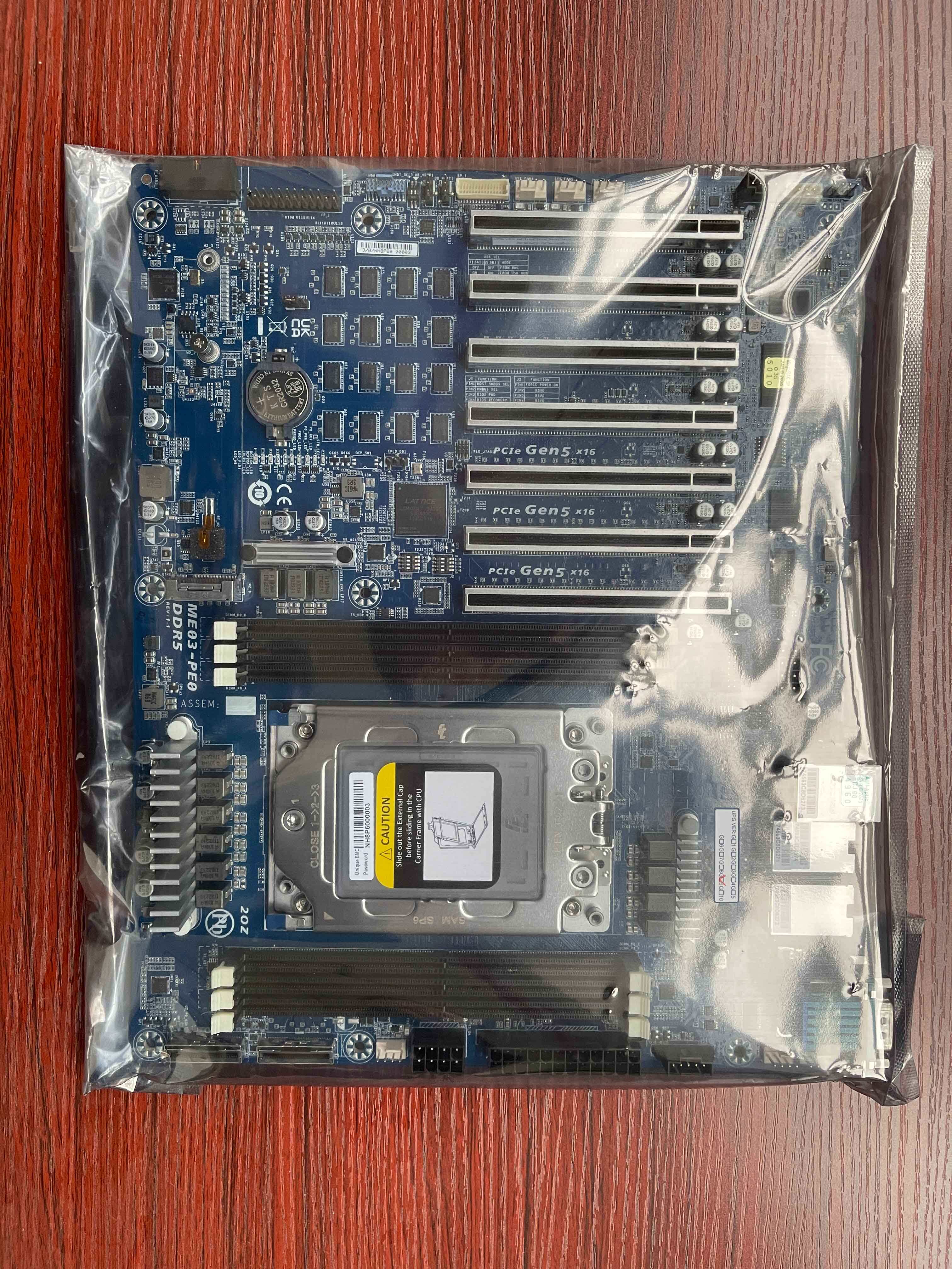 Gigabyte ME03-CE0/ME03-CE1/ME03-PE0 IPMI M.2 Поддержка материнской платы 8004 DDR5 Изображение 1
