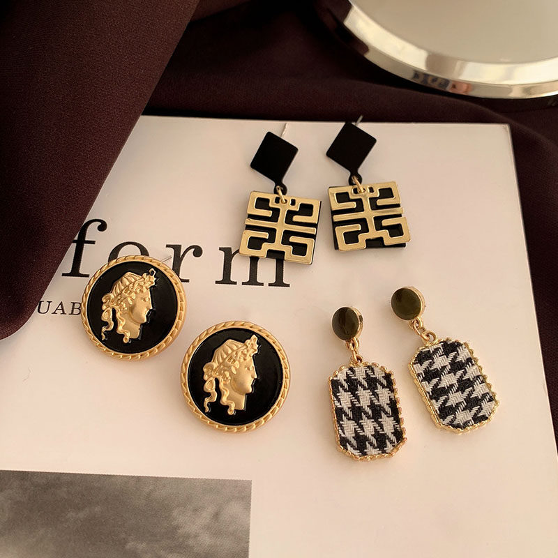 Super fairy net red earrings female 2021 new trendy earrings Korean simple pearl earrings temperament long retro earrings