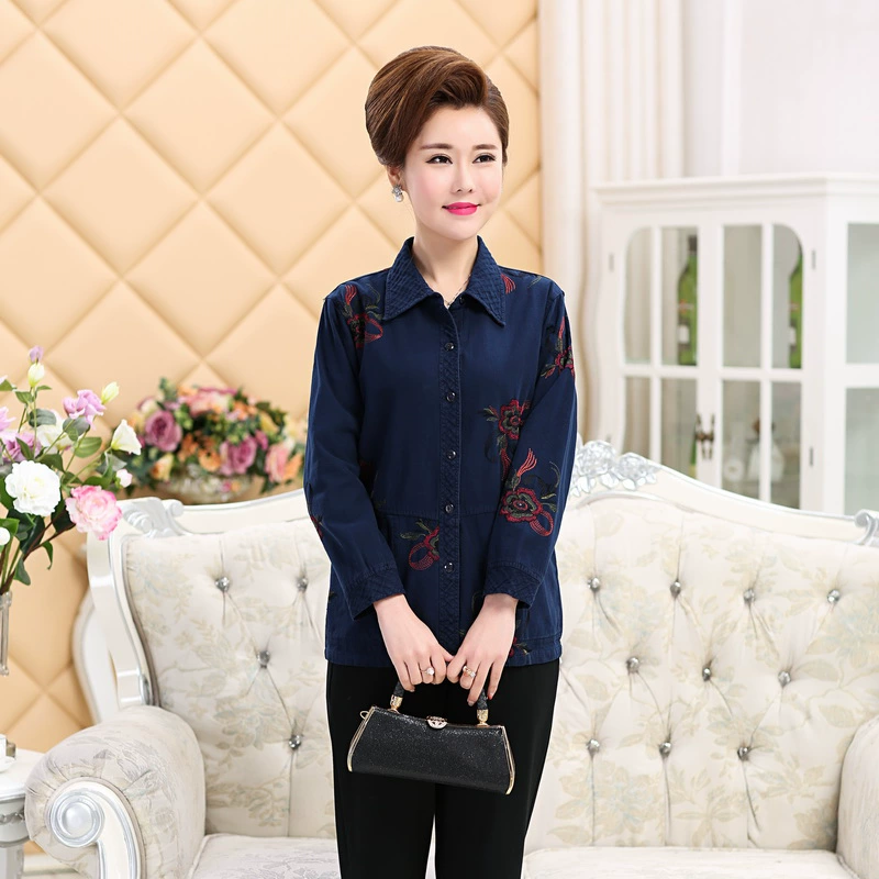 Áo sơ mi nữ dài tay mùa xuân và mùa thu cotton 50-60 tuổi mẹ tải áo khoác ngoài cỡ lớn cardigan vest nữ trung niên