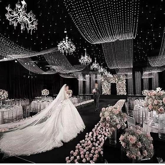 新款婚庆道具水晶波浪珠串珠帘吊顶装饰珠链婚礼堂菠萝珠帘子成品