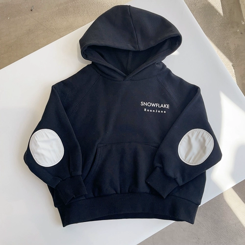 Самостоятельный стай 100-145 Корейский прилив мальчик RJ Двухцветное письмо, соединяющее внутреннюю флисовую свитер.