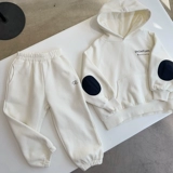 Самостоятельный стай 100-145 Корейский прилив мальчик RJ Двухцветное письмо, соединяющее внутреннюю флисовую свитер.