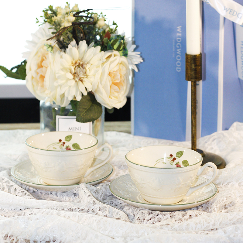 Japan imports Wedgwood Festivity raspberry ceramic relief coffee cup pair of cup pair dish gift box suit-Taobao