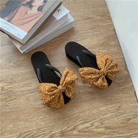 Желтые туфли на высоком каблуке 5,5 см.