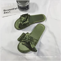 Оливково-зеленый