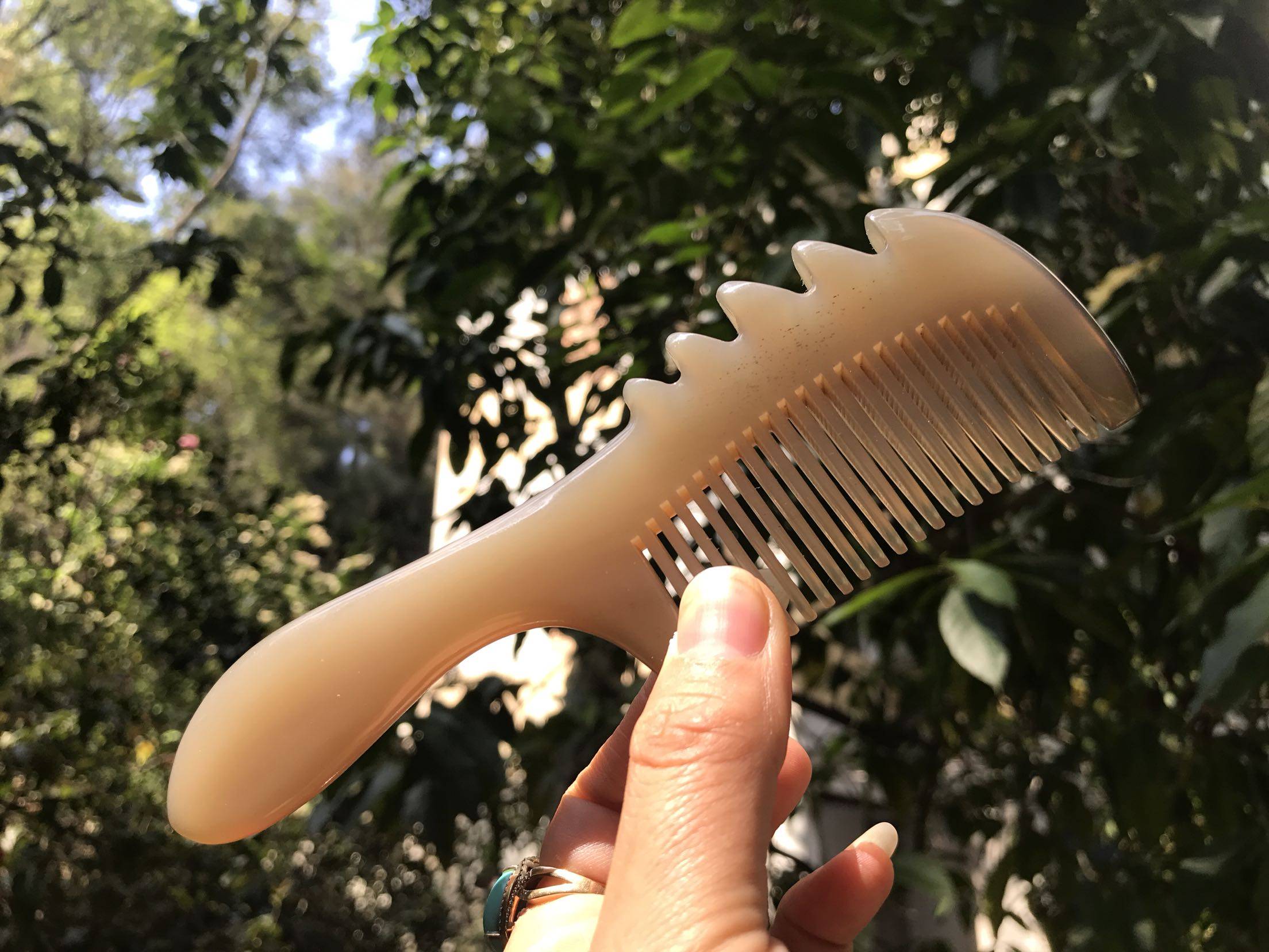 Head massage comb Dual-use Comb Multifunction Massage Comb Eye Bag Massage White Buffalo Horn Massage Comb