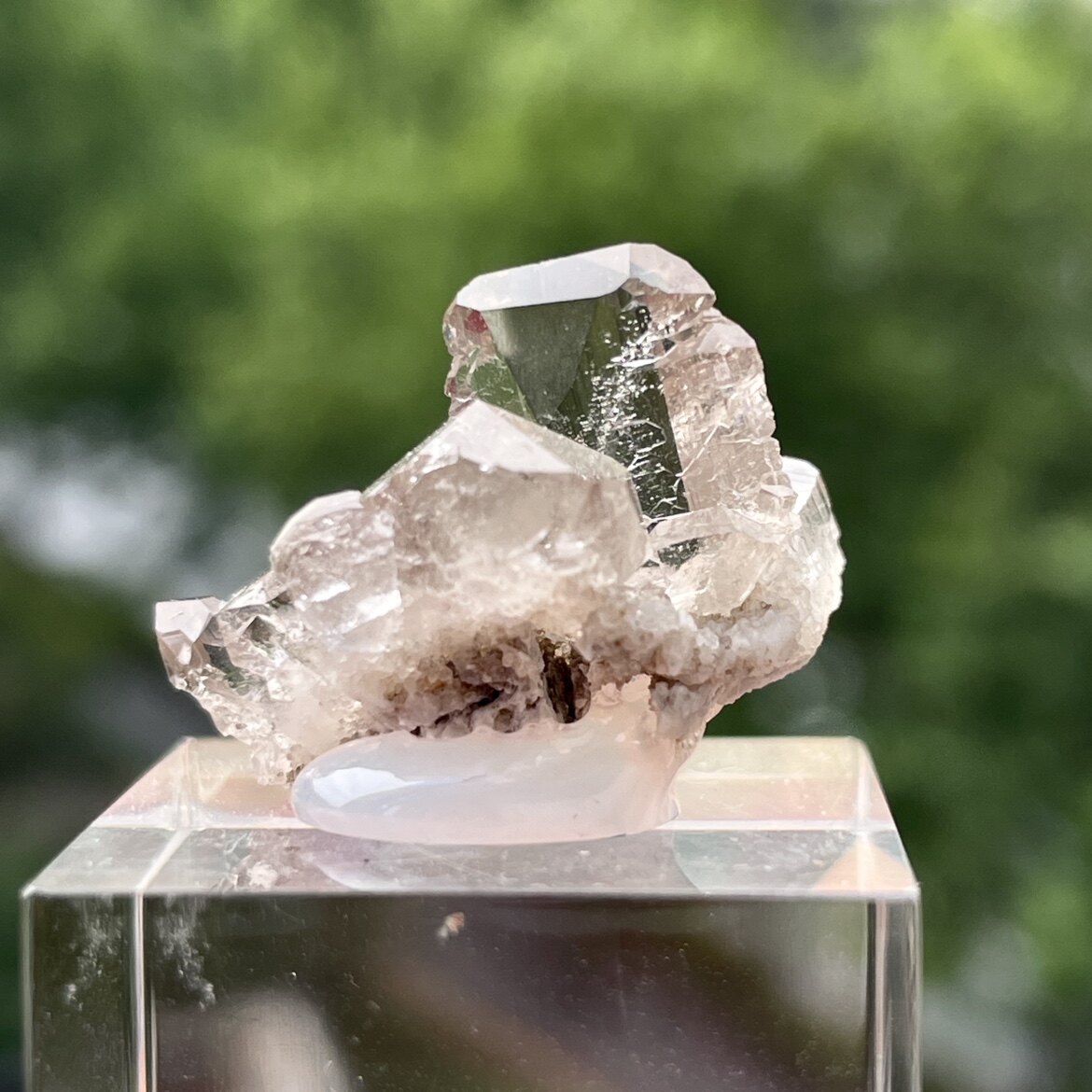 瑞士烟晶:来自阿尔卑斯山脉的清澈透亮茶色水晶原石,浮生双头猫矿的秘密-矿物晶体-淘宝百科网