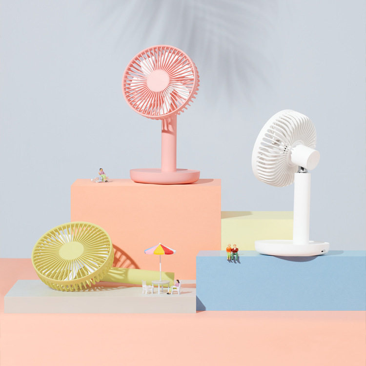 2021 new USB desktop fan upgrade fan blade ultra-quiet small fan charging desktop hand-held student silent