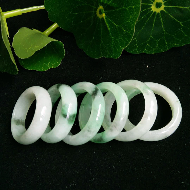 A cargo emerald ring woman Myanmar jade ring male ice glutinous jade ring ring to make a ring