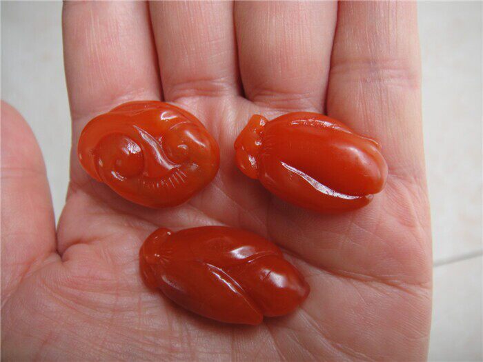 A cargo South Red Manau full of tomatoes red jade Orchid Buddha with fine pendant