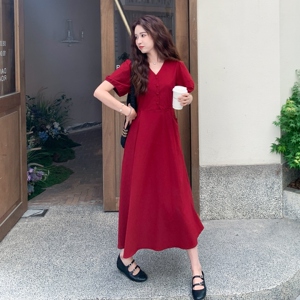 法式复古红色连衣裙女2025夏季新款气质收腰宽松V领海边度假长裙图片