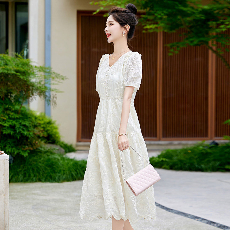 2025新款夏季女装V领木耳边显瘦减龄泡泡袖长款连衣裙,女装连衣裙,丽莎妳雅