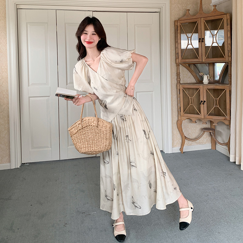法式设计感v领上衣套装女2025夏季新款收腰显瘦印花半身裙两件套,女装套装/套裙,2C159