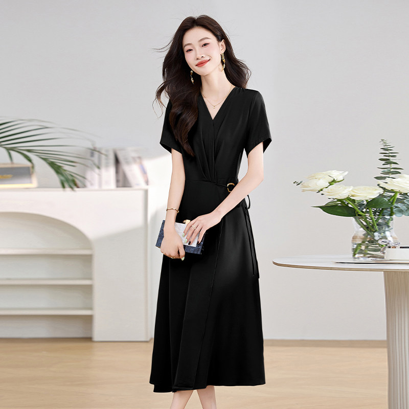 2025夏季新款高级感气质洋气显瘦绝美V领连衣裙,女装连衣裙,衣佳和