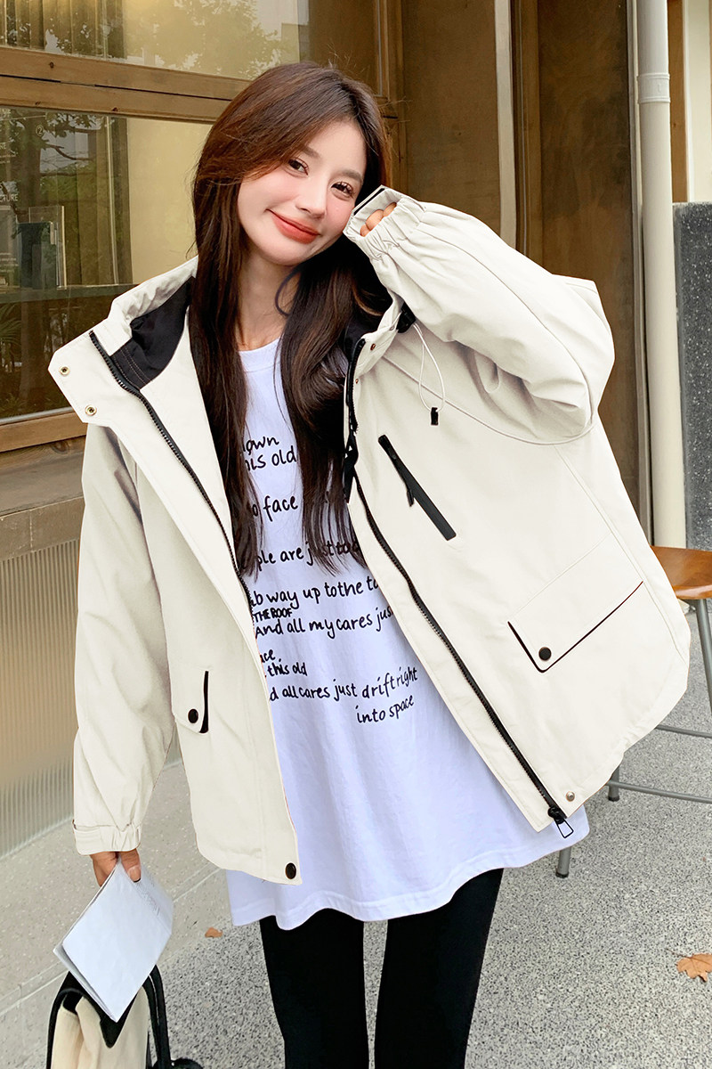羽绒服女款冬季2025新款短款宽松连帽设计感冲锋外套,女装羽绒服,2C218