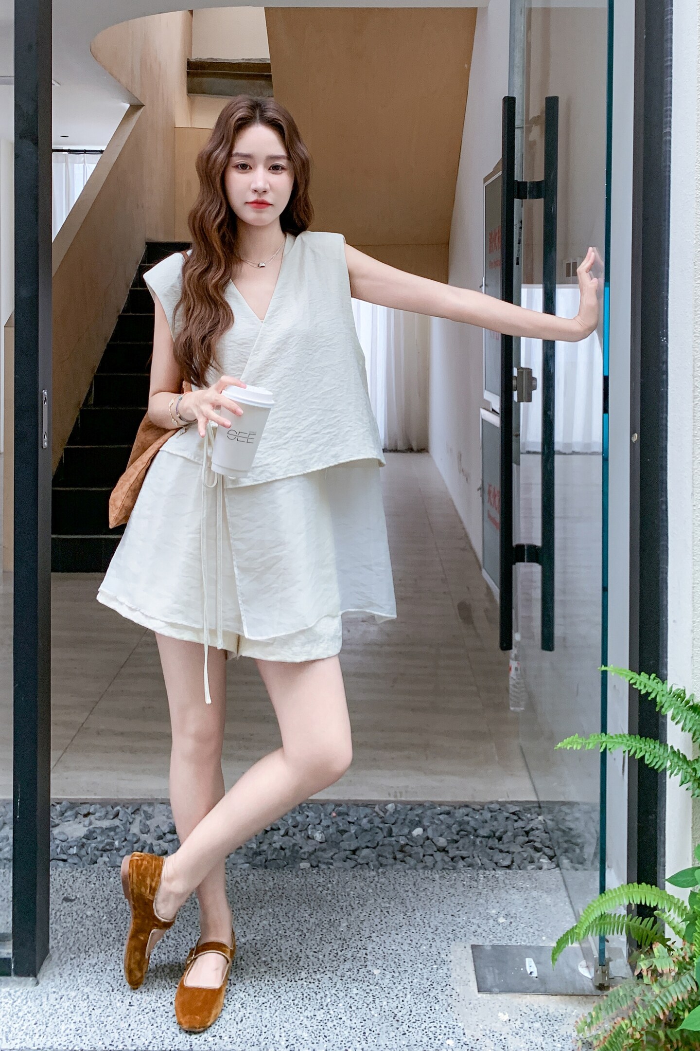 新中式V领无袖衬衫套装女2025年夏季新款高级感阔腿短裤穿搭套装,女装套装/套裙,2C159