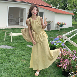 法式减龄盐系背心上衣套装女2025夏季新款显瘦高腰半身长裙两件套图片