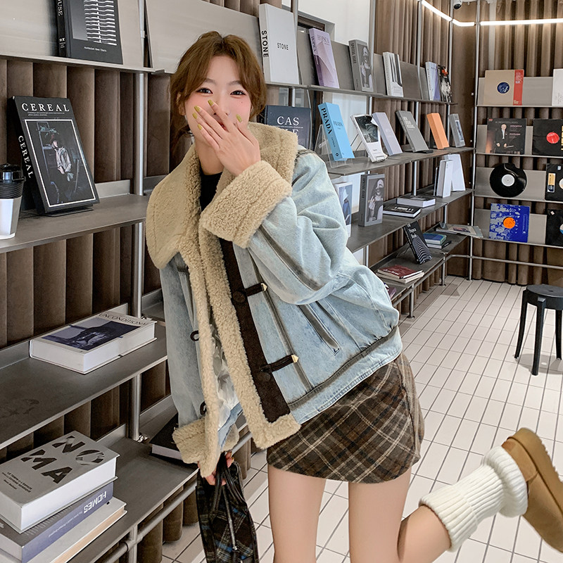 韩系设计感羊羔毛大翻领牛仔外套女2024冬季新款加绒加厚休闲上衣,女装羽绒服,2C057