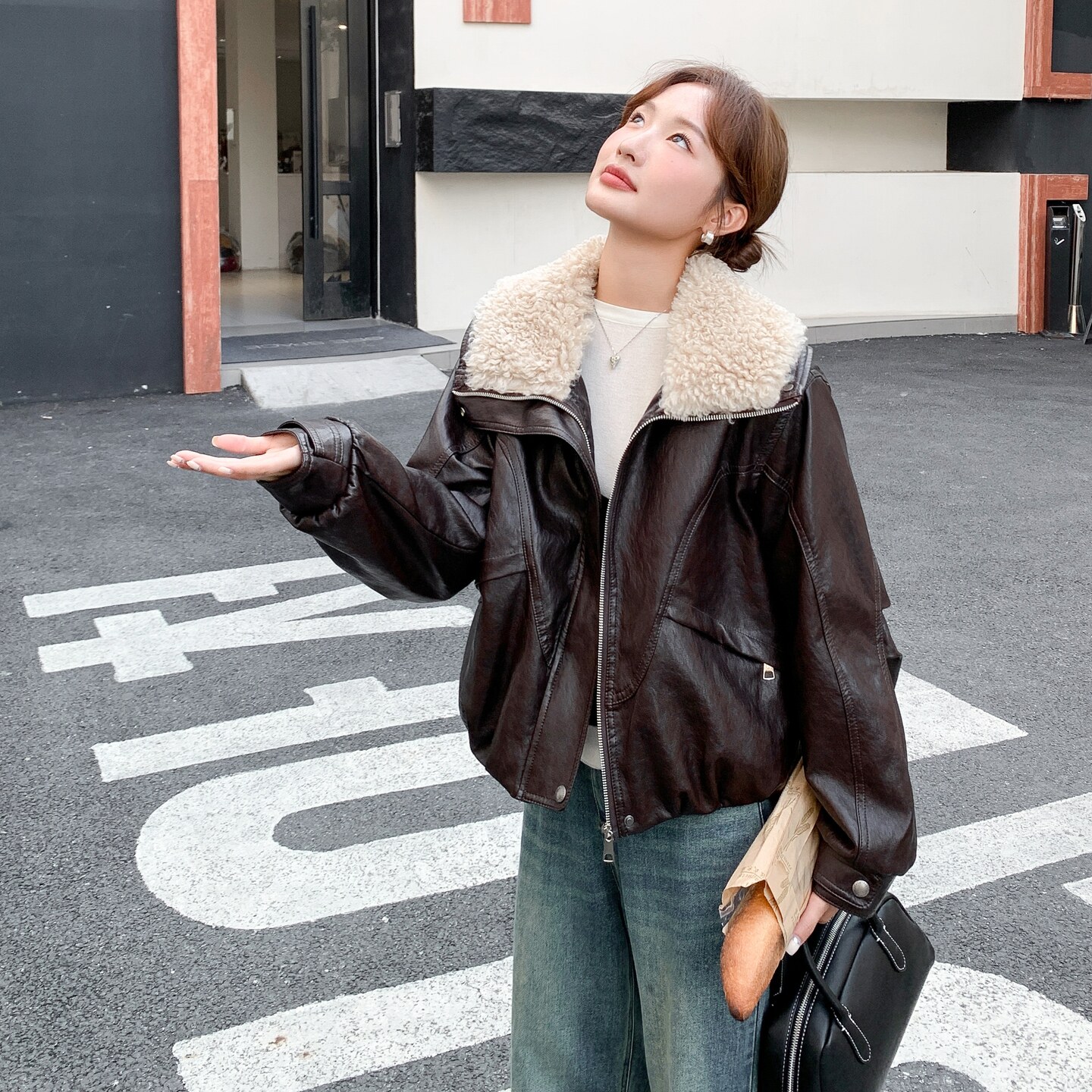 美拉德翻领羊羔毛绒绒拼接皮衣外套女冬季2025新款酷飒风加厚棉服,女装短外套,2C082