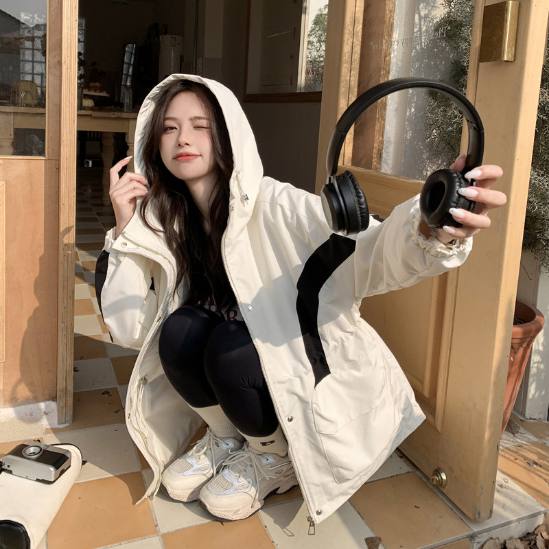 黑白拼色户外短款连帽冲锋衣外套女春秋超火好看高级小众夹克上衣,女装风衣,2C266