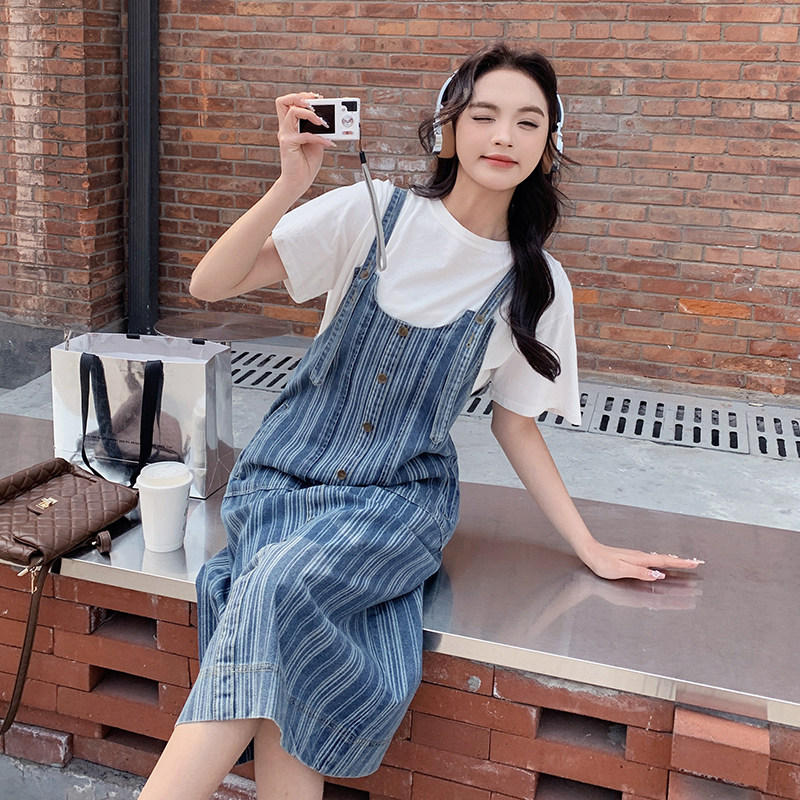 蓝色条纹牛仔背带裙女2025夏季新款韩系学院风宽松显瘦休闲连衣裙图片