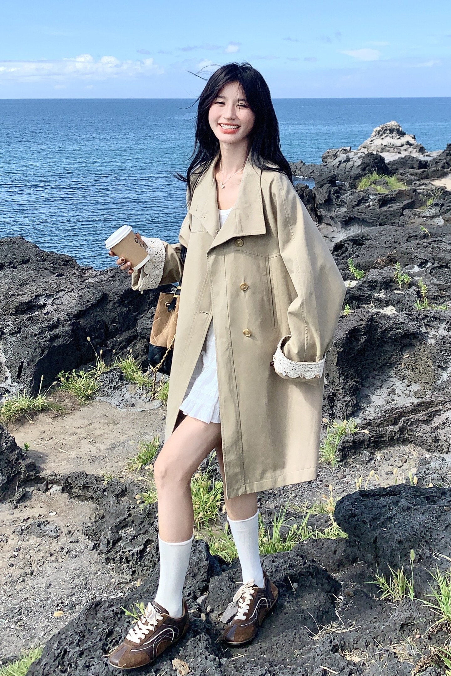 卡其色韩系蕾丝袖口拼接风衣外套女2026秋设计感气质休闲翻领大衣,女装风衣,2C159