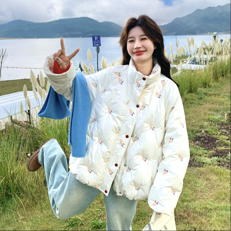 冬季新款！90绒！冰激凌刺绣立领短款羽绒服外套D931-P300K398,女装羽绒服,2C320