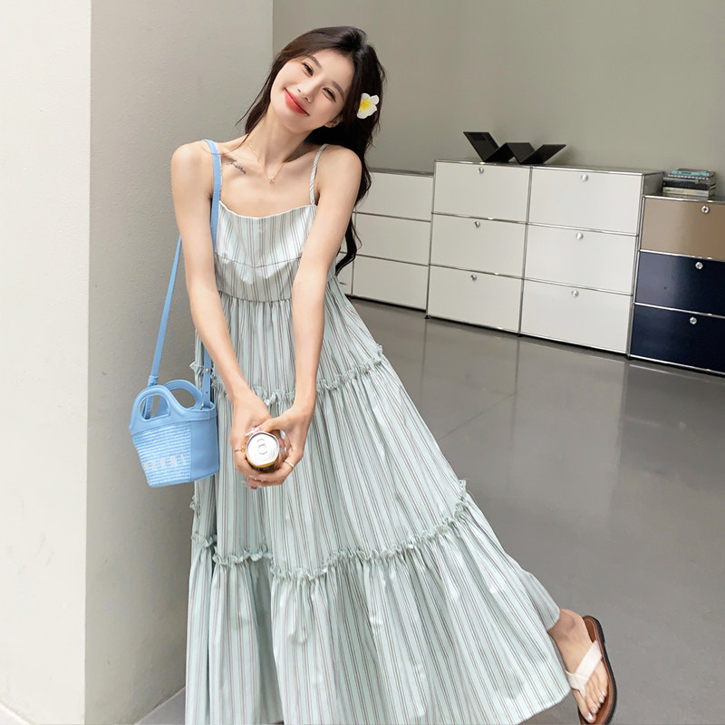 条纹吊带连衣裙女2025夏季新款法式气质温柔风高腰显瘦海边度假裙,女装连衣裙,2C158