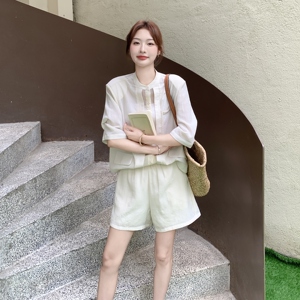 米白色时尚减龄轻薄衬衫套装女2025夏季新款小个子休闲短裤两件套图片
