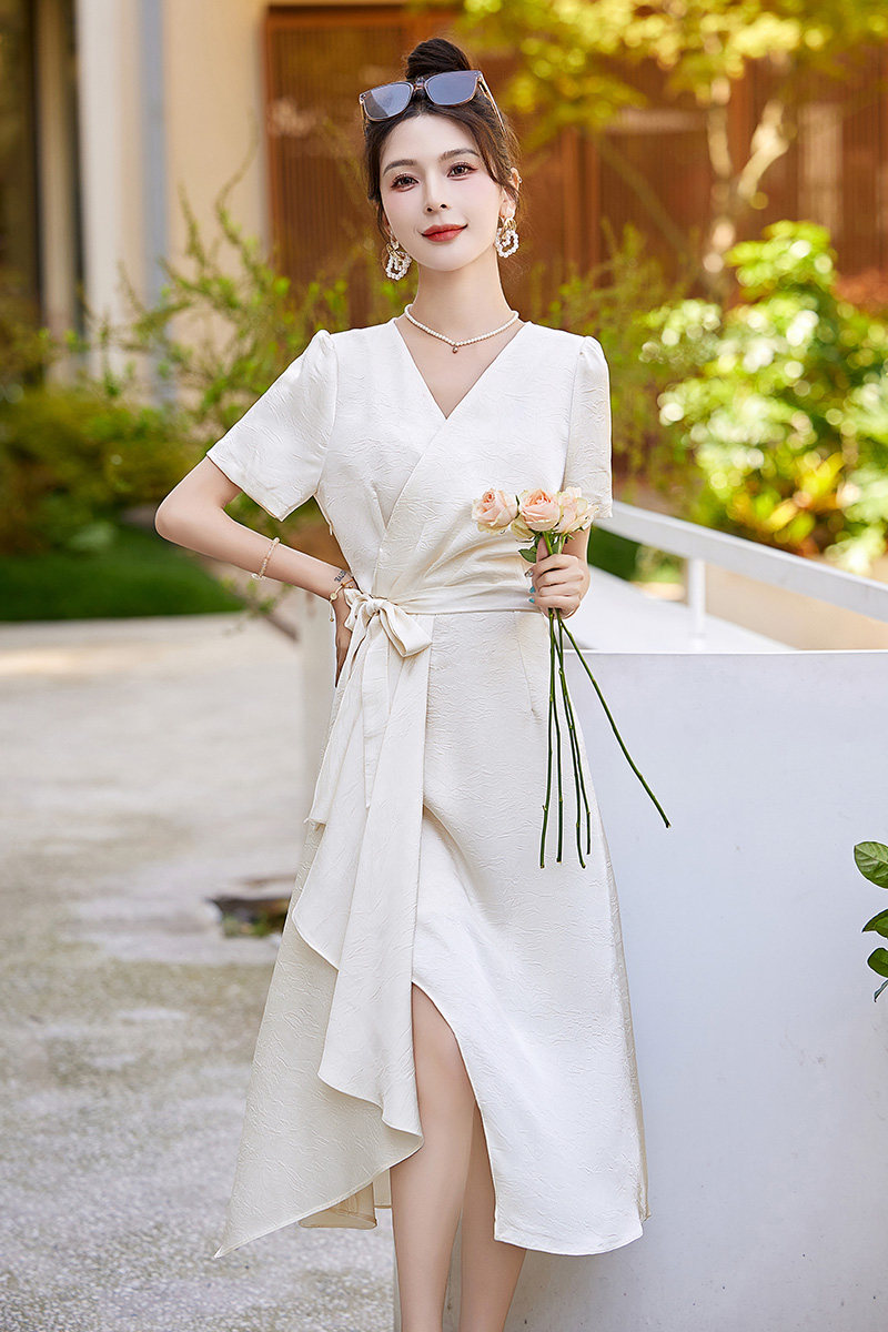 温柔气质粉色连衣裙女2025夏季新款V领收腰显瘦设计感不规则裙子,女装连衣裙,吾爱衣