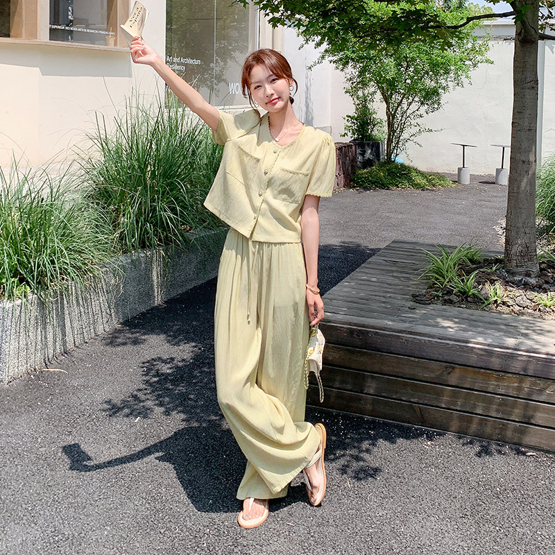 卡其色宽松休闲上衣阔腿裤套装两件套女夏季法式高级感小个子穿搭,女装套装/套裙,2C126