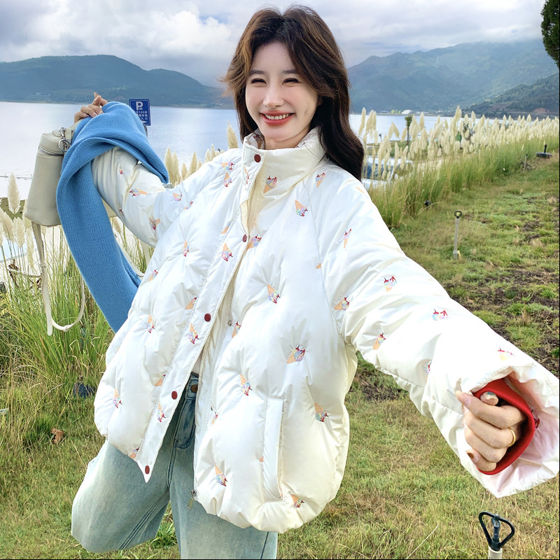 冬季新款！90绒！冰激凌刺绣立领短款羽绒服外套D931-P300K398,女装羽绒服,2C320