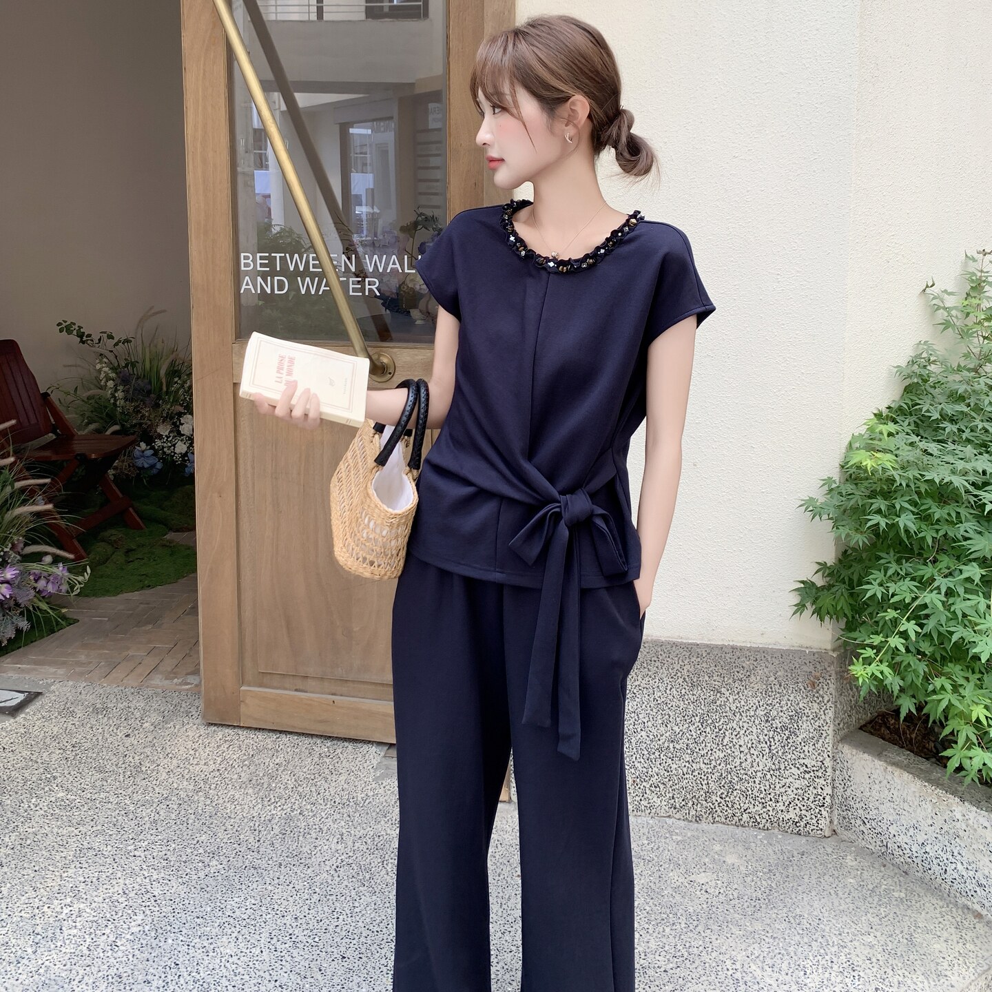 独特漂亮通勤穿搭短袖套装女夏2025年新款超火高级感阔腿裤两件套图片