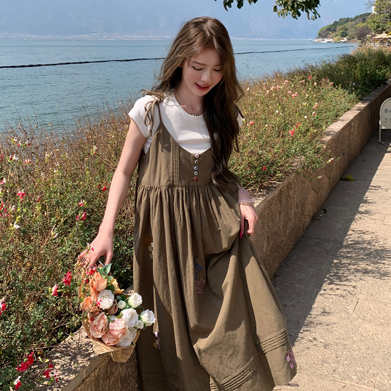 刺绣吊带连衣裙2025新款女夏季气质高级感法式显瘦无袖吊带裙图片