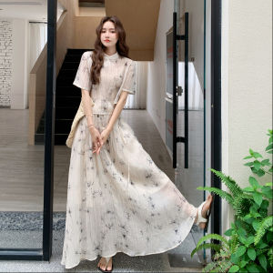 轻风淡雅印花温柔风套装裙女2025夏新款旗袍领上衣半身裙两件套图片