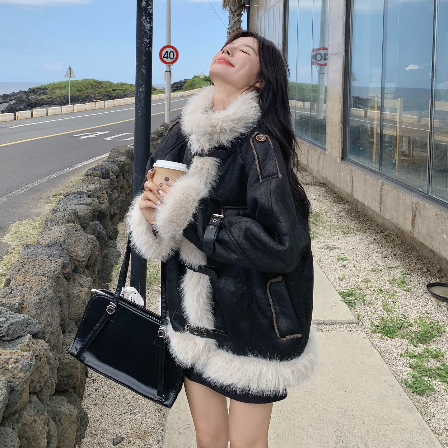 黑色皮毛一体羊羔毛茸拼接皮衣外套女秋冬2025新款超好看机车棉服,女装短外套,2C088