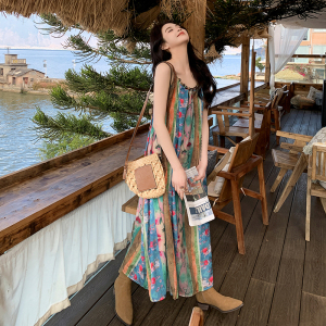 小众设计感碎花连衣裙女2025夏季新款法式显瘦甜美减龄吊带裙长裙图片