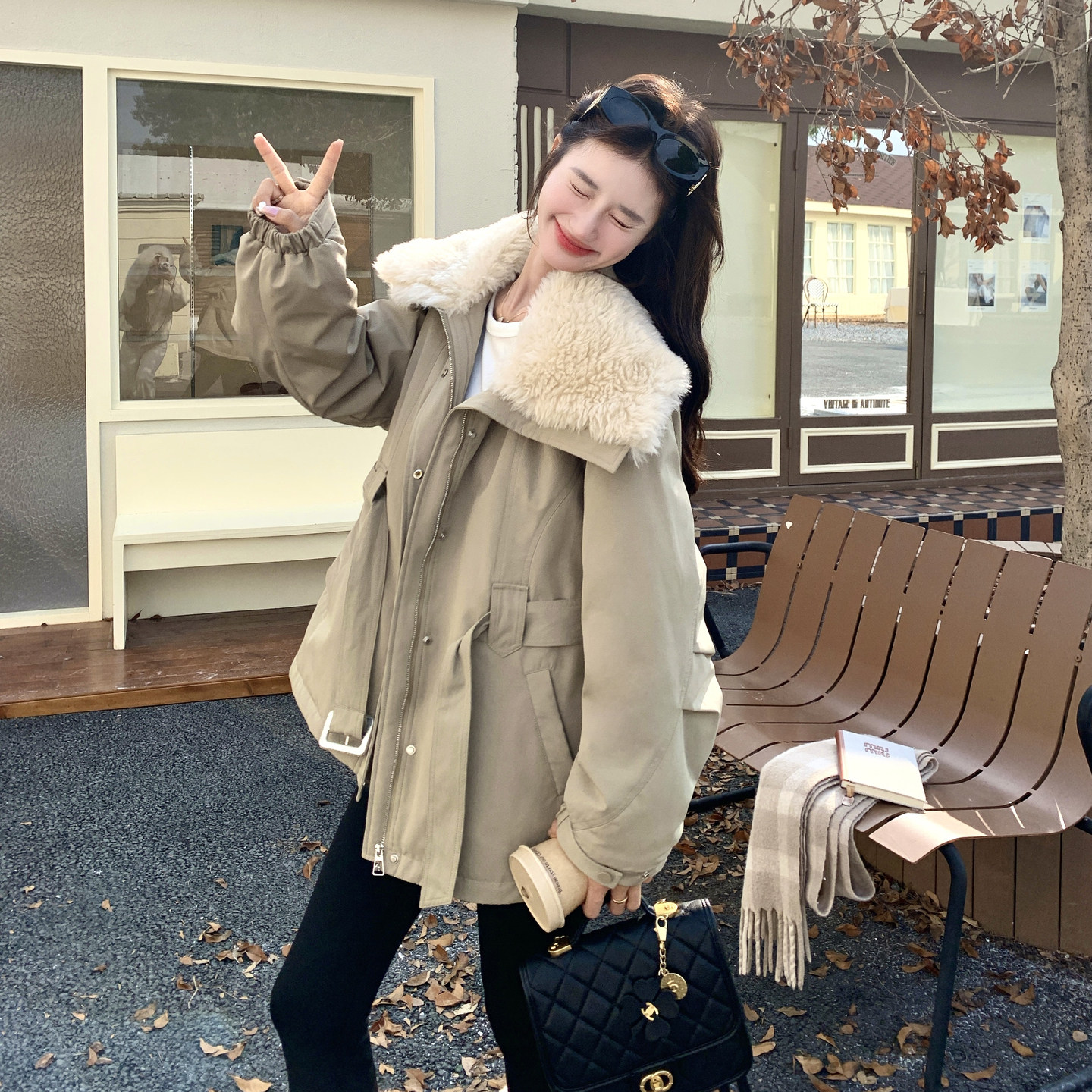 韩系卡其色羊羔毛夹克派克服女冬大翻领设计感加厚中长款羽绒外套,女装羽绒服,2C166
