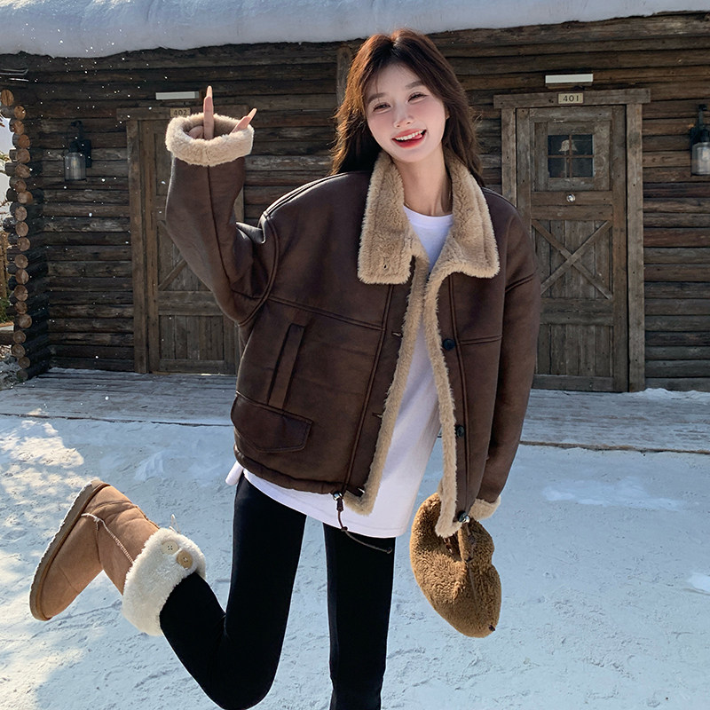 美拉德咖色皮毛一体外套女秋冬超火好看加绒加厚羊羔毛机车服夹克,女装皮草,2C159