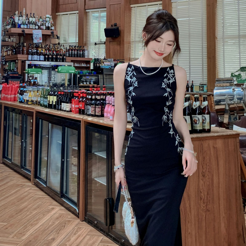 新中式风黑色一字领无袖刺绣修身连衣裙中长款L2467-P125-K165,女装连衣裙,2C276