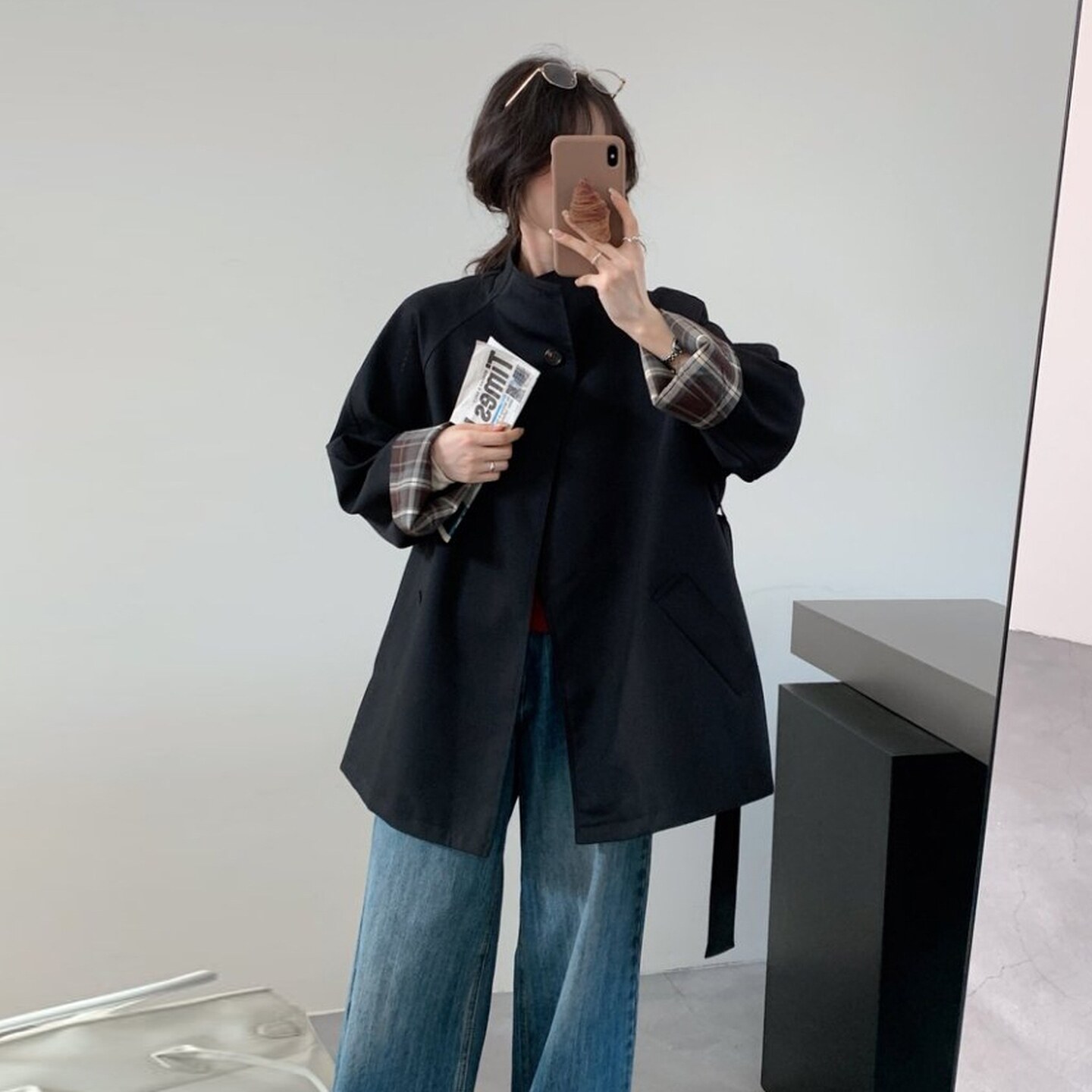 卡其色复古格纹袖设计风衣外套女2025秋季新款潮流气质中长款大衣,女装风衣,2D036
