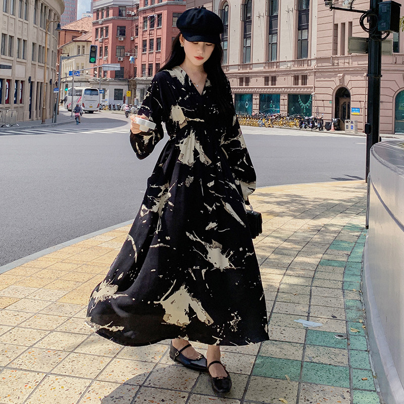 法式复古印花V领连衣裙女2025年春季新款气质女神范收腰显瘦长裙图片