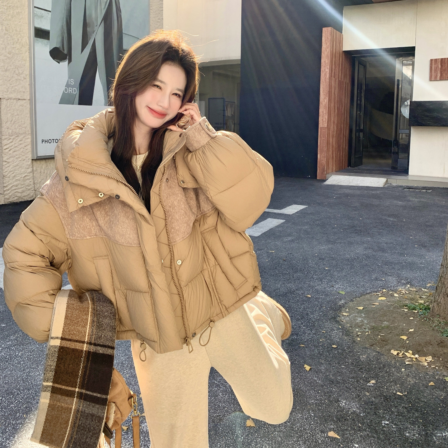 设计感拼接短款连帽羽绒服女冬小个子保暖泡芙加厚面包服宽松外套,女装羽绒服,2C166