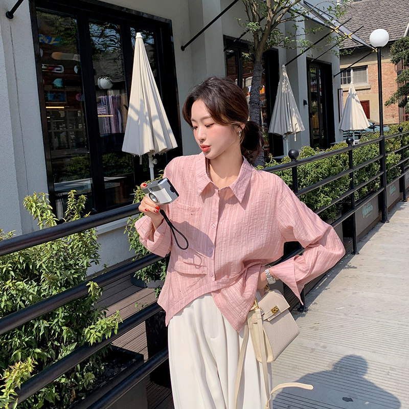 2025春季女装新款粉色不规则错扣亮片衬衫配时尚休闲宽松白色长裤,女装蕾丝衫/雪纺衫,2C233
