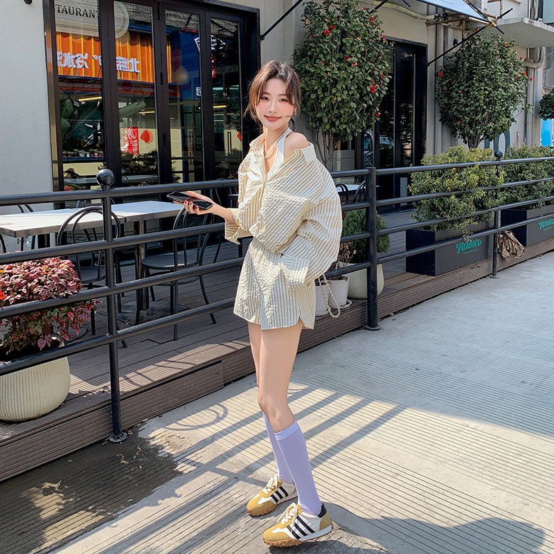 2025夏季女装新款竖条纹假三件套欧版时尚吊带衬衫短裤套装图片