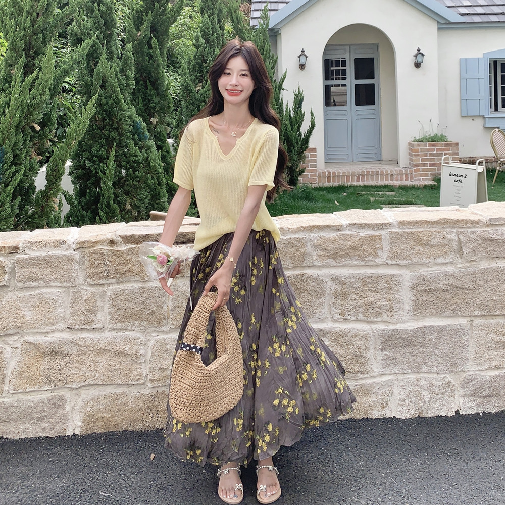 韩系温柔风针织v领上衣碎花半身裙套装女2025夏季新款气质两件套,女装套装/套裙,2C098