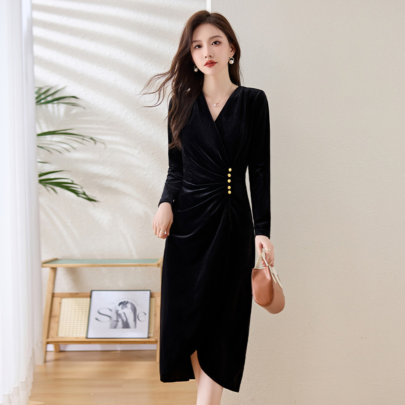 高端精致丝绒连衣裙女2024春季新款V领收腰显瘦名媛气质长袖裙子,女装连衣裙,自然秀