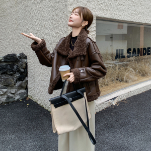 美拉德咖啡色皮毛一体羊羔毛外套女秋冬2025新款小个子巨好看棉服图片