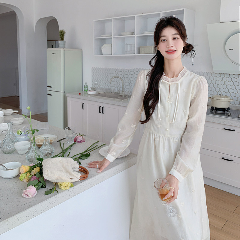 新中式国风木耳边长袖连衣裙女2024新款春夏刺绣印花收腰显瘦长裙图片